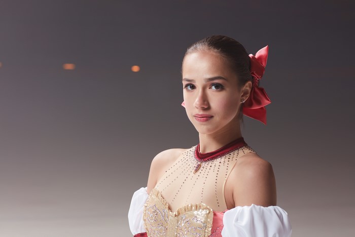 4K Portrait of Alina Zagitova with Bowknot