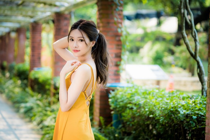 4K Asian Woman in Yellow Dress Pose