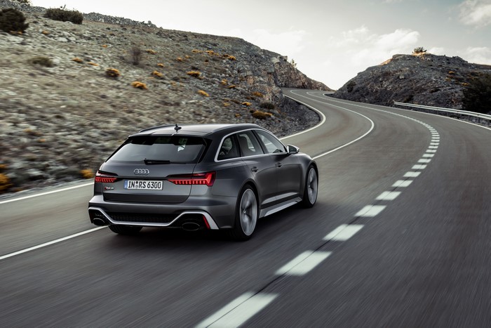 Audi RS 6 2020 Estate car on a winding road