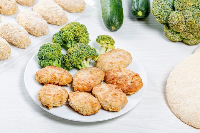 Frikadeller and broccoli on a plate