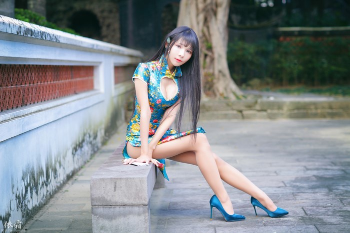 4K Asian Woman in Blue Floral Dress Sitting