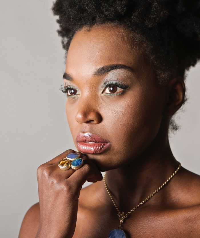 Woman wearing a necklace and rings