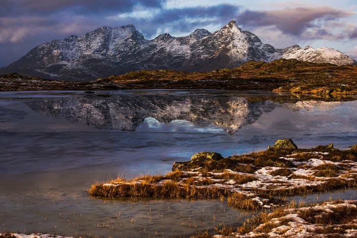 4K Justadtinden Mountains Lofoten Norway Reflection