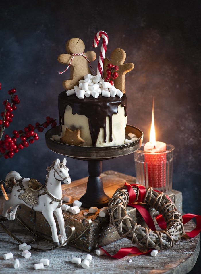 Christmas cake with gingerbread cookies and marshmallows