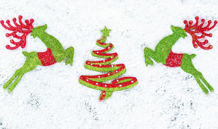 4K Christmas deer and tree decorations