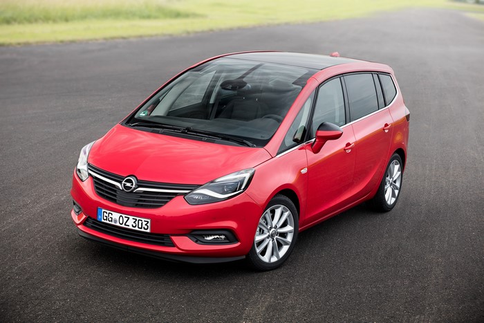 Red 2016-19 Opel Zafira Turbo