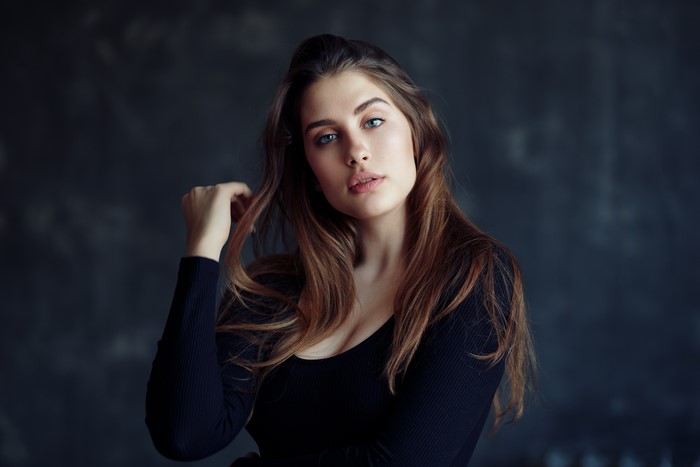 Brown haired woman with blue eyes, Anna