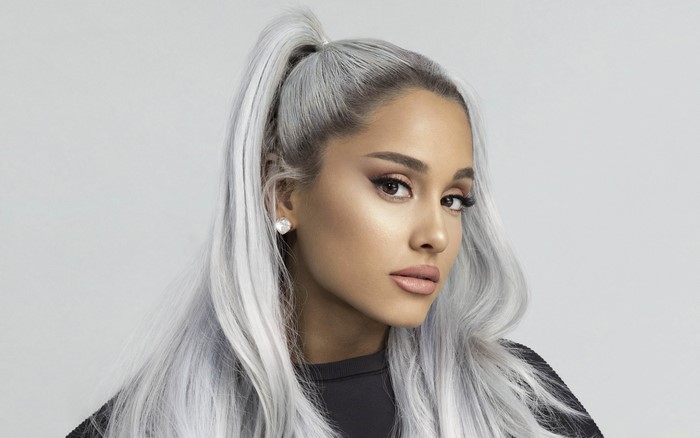 Ariana Grande with silver hair