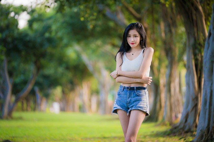 4k Asian Bokeh Pose Shorts Singlet Brunette Girl Hd Wallpaper Rare Gallery