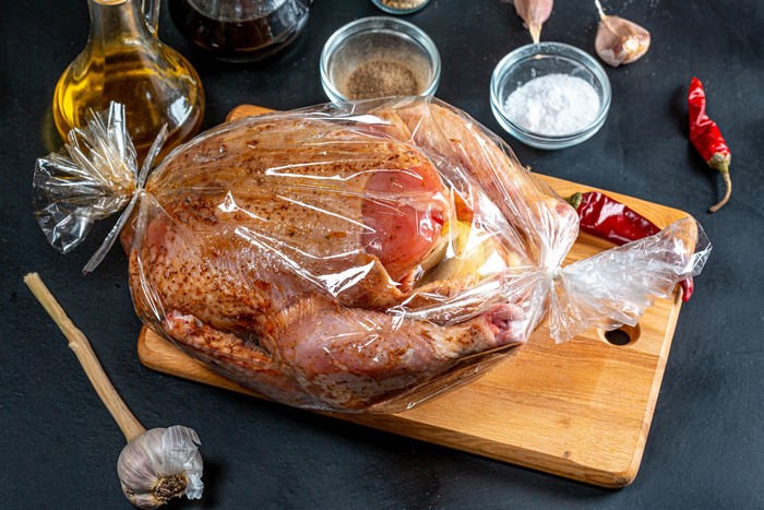 4K Roast Chicken with Garlic and Chili Pepper