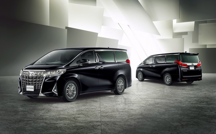4K 2018-19 Toyota Alphard Executive Lounge Minivan