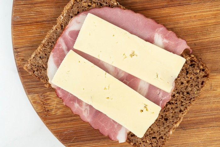 Ham and cheese sandwich on rye bread