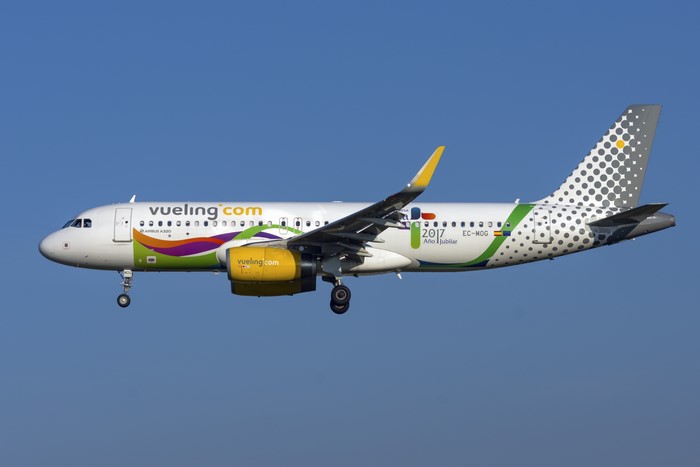 Vueling Airlines Airbus A320-200S EC-MOG