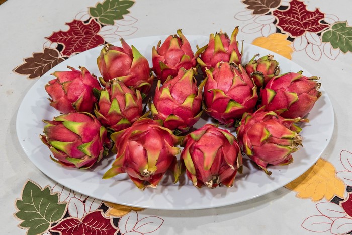 Dragon fruits on a plate