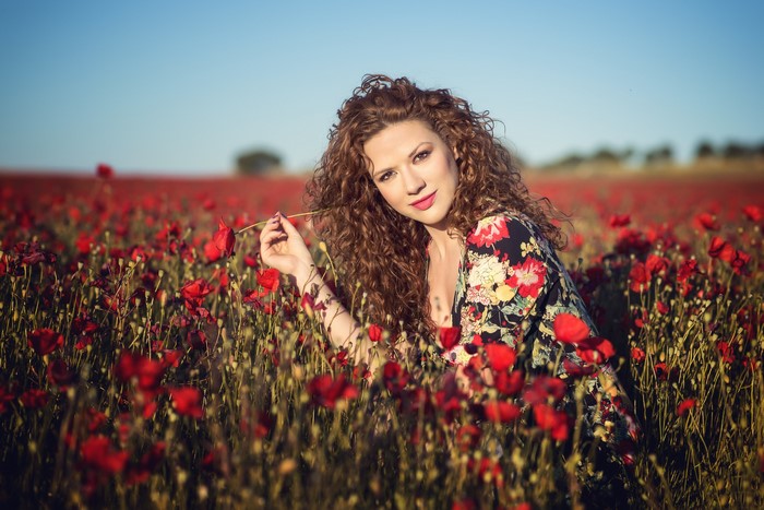 Alba Morales in 4K Among Red Poppies