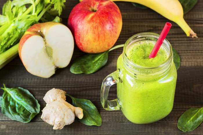 Green smoothie with apples, ginger, and celery