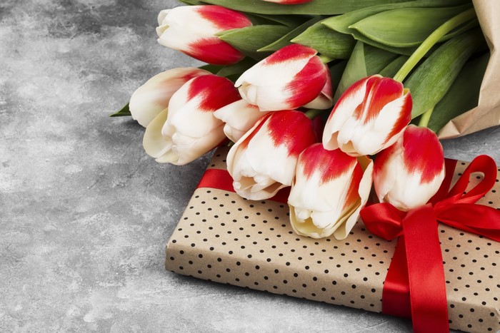 Tulips and a gift box with a red ribbon