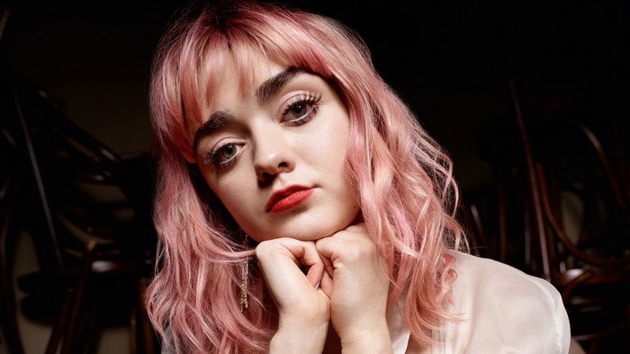 Maisie Williams with pink hair