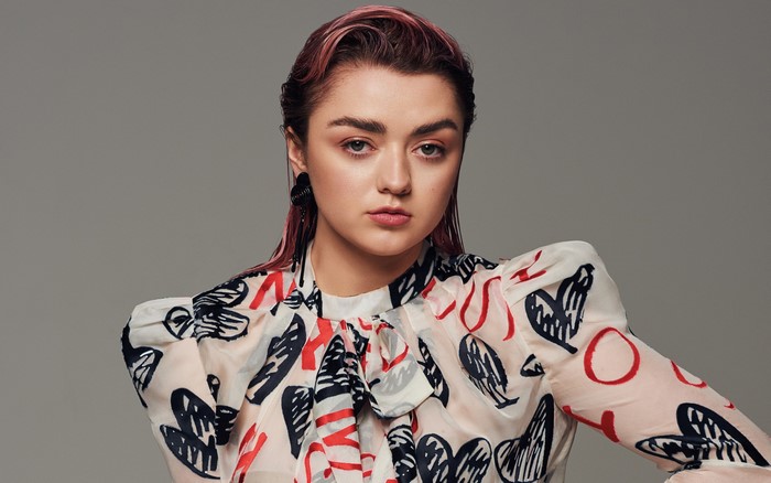 Maisie Williams with pink hair