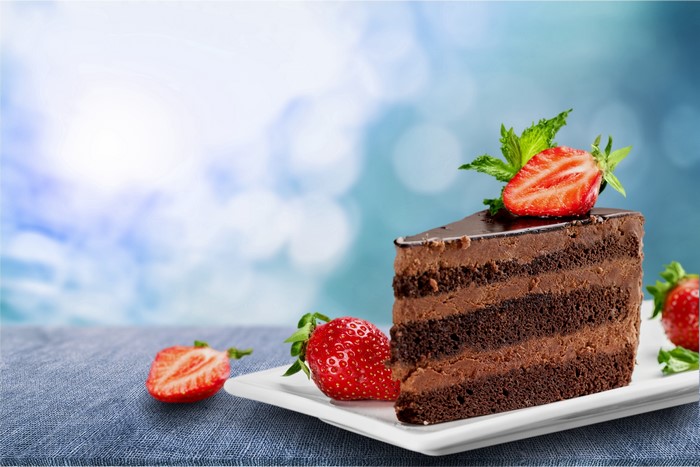 Chocolate cake with strawberries