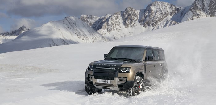 Land Rover Defender 110 P400 X in Winter