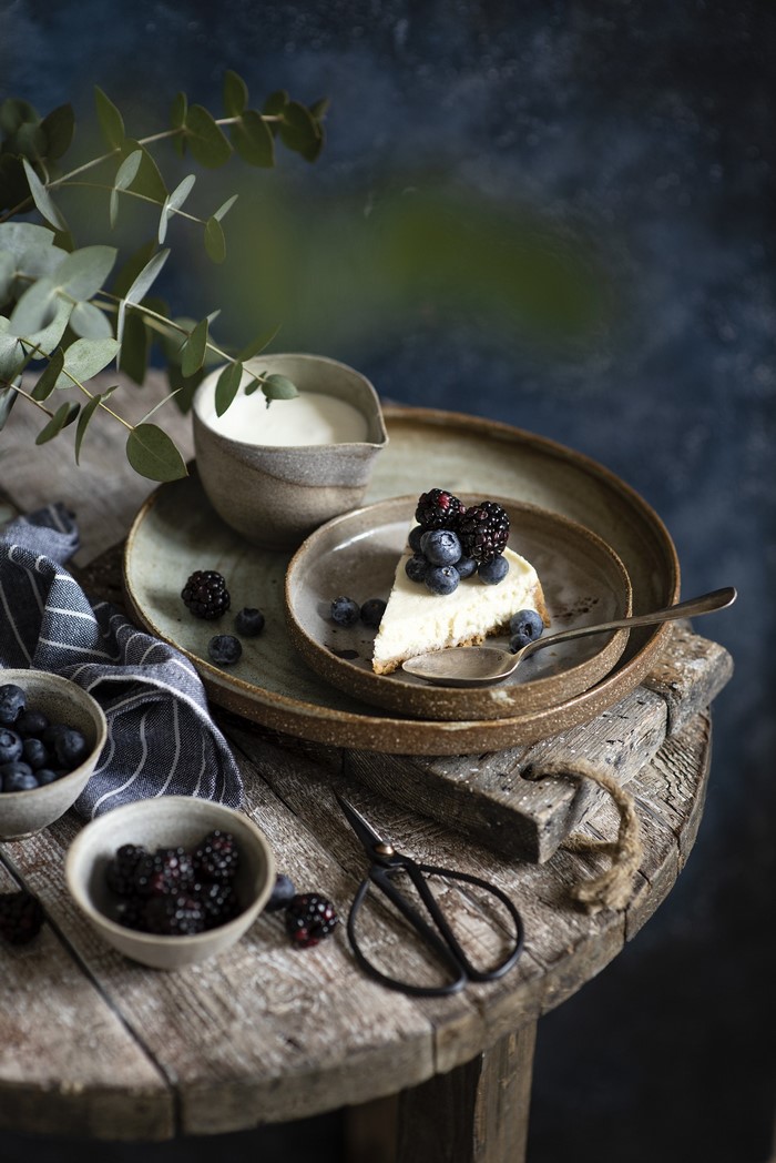 Cheesecake with berries and cream