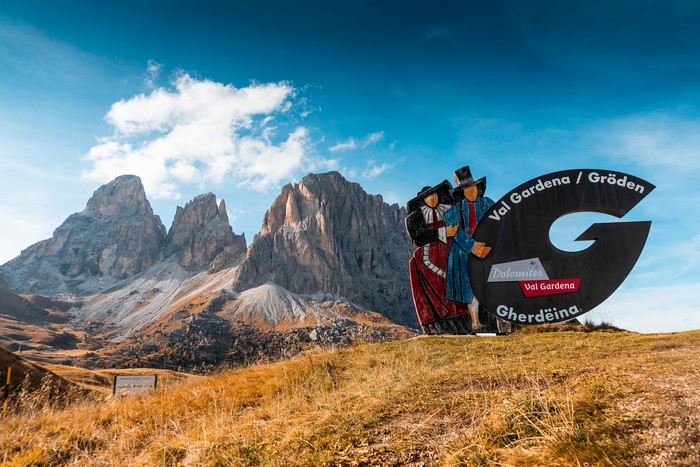 Val Gardena / Gröden sign with Dolomites mountains