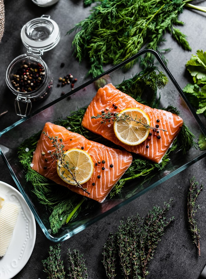Two salmon fillets with lemon and herbs