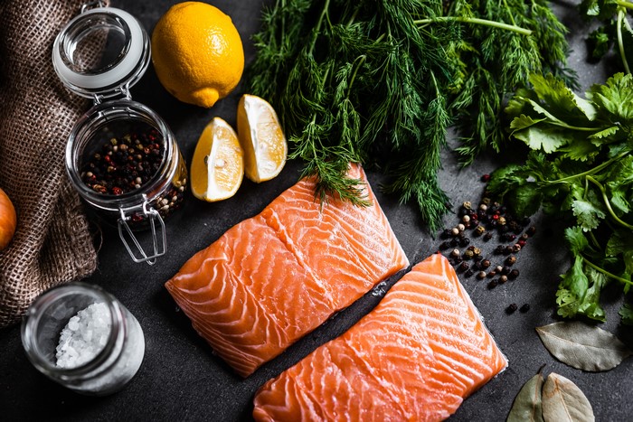 Salmon fillets with lemon, dill, and spices
