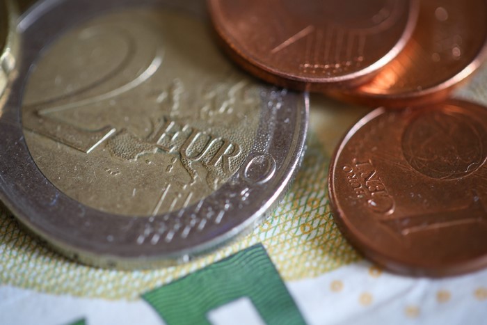 4K Euro Coins and Banknote