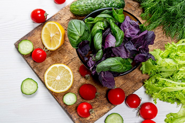 4K Vegetables, Lemons, Tomatoes, Cucumbers, Cutting board