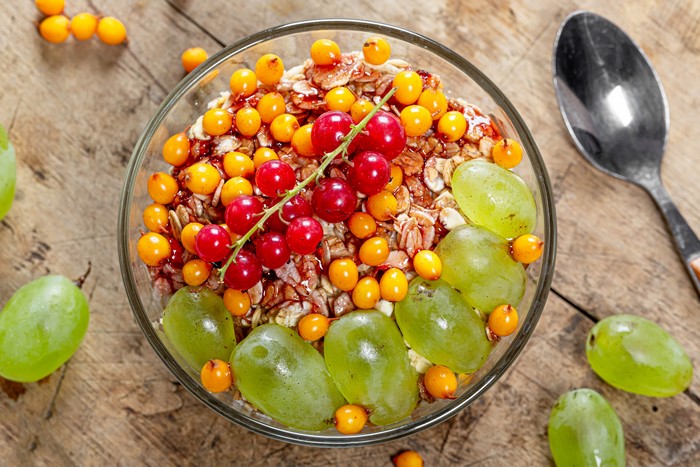4K Muesli with Berries and Grapes