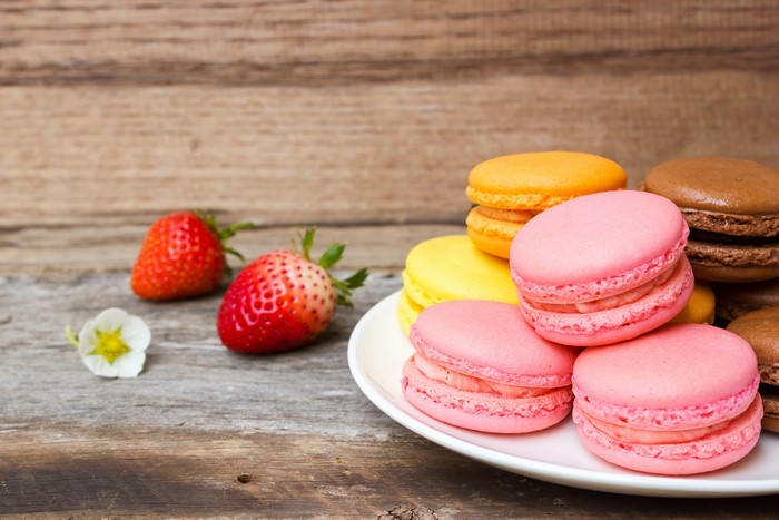 Pink and orange macarons with strawberries