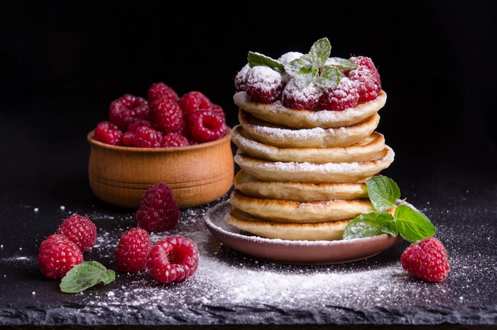 4K Pancakes with Raspberries and Mint