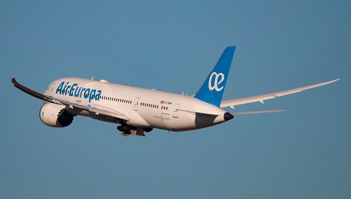 Boeing 787-8 Dreamliner of Air Europa in flight