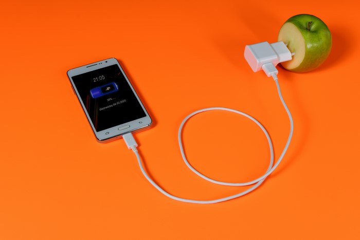 Smartphone charging with apple and charger