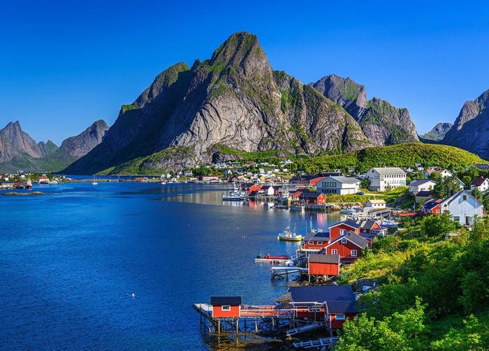 4K Mountains and Coastline in Lofoten, Norway