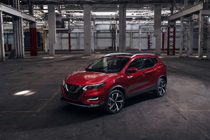 2020 Nissan Rogue Sport wine color metallic