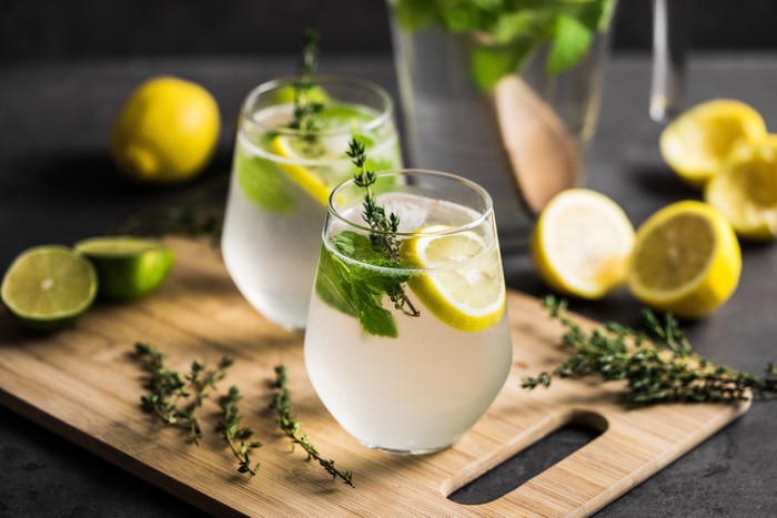 Lemons and Mojito drinks on a cutting board