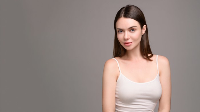 Brown haired woman in white singlet