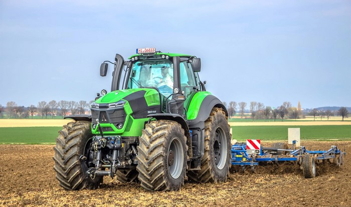 4K Deutz-Fahr 9340 Tractor Plowing Field