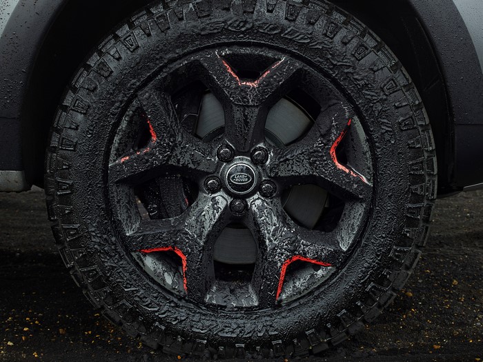 Land Rover Discovery 4x4 SVX wheel with mud