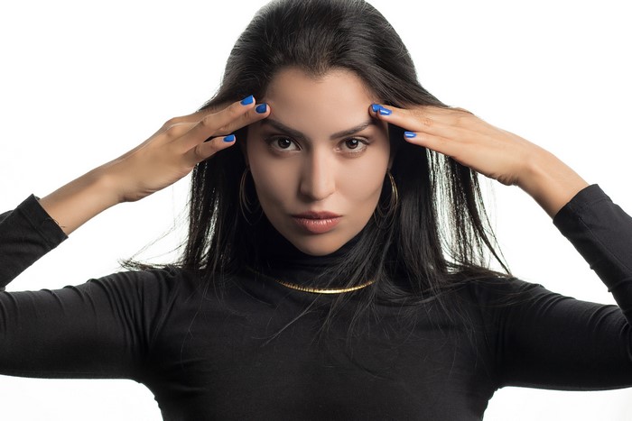 Woman with blue nails and gold necklace
