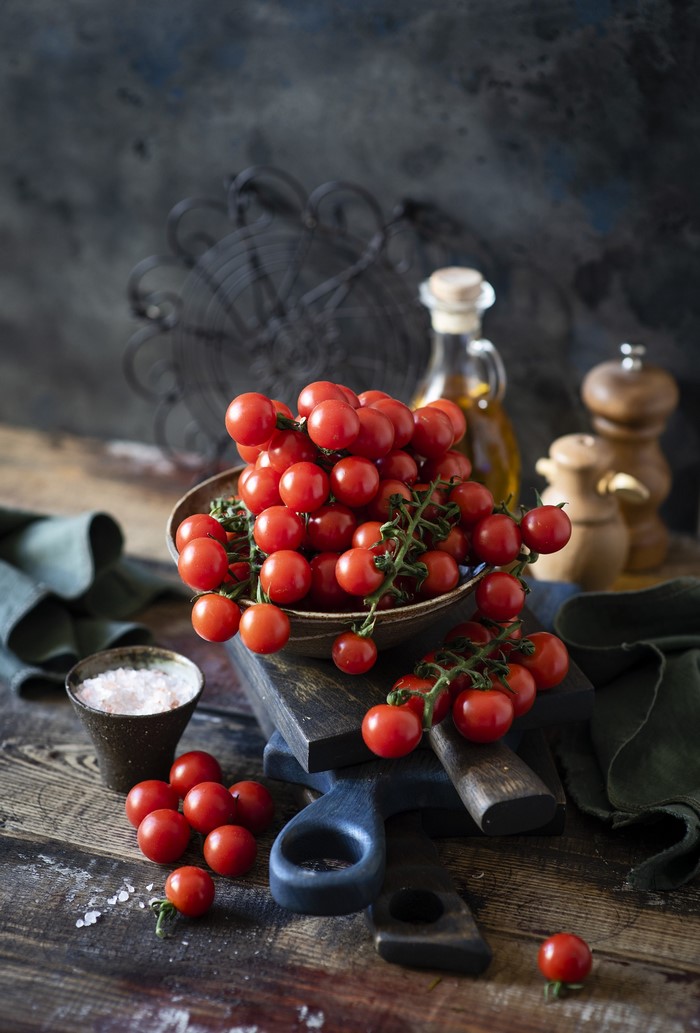 Cherry tomatoes with salt and olive oil