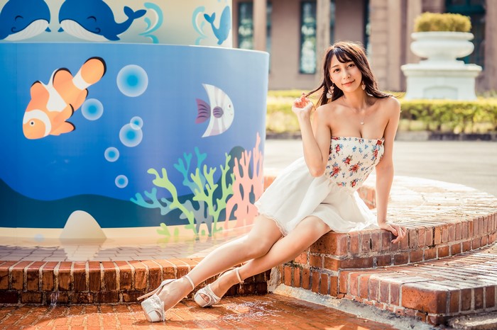 4K Asian Woman Sitting and Glancing