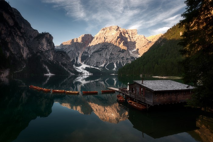 4K Lago Braise Italy Mountains Boats Lake Evening Reflection Alps