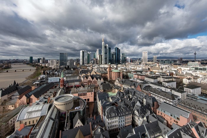 Frankfurt am Main skyline with Altstadt and river