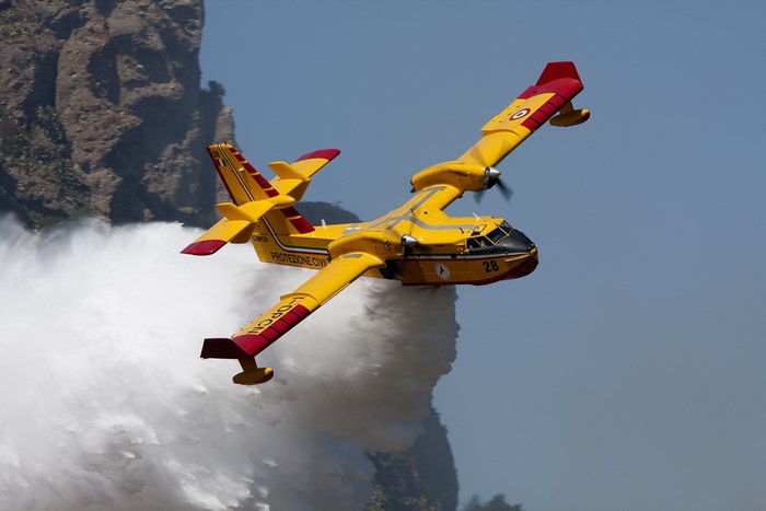 Bombardier 415 water bomber dropping water