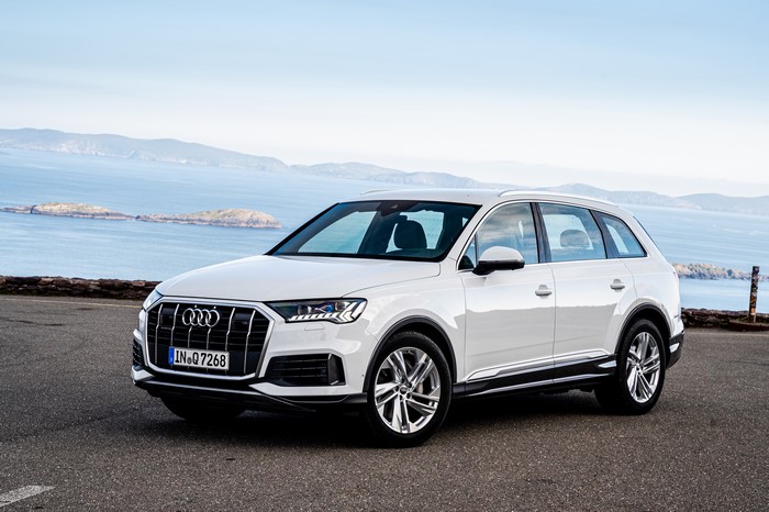 White Audi Q7 50 TDI quattro 2019-20