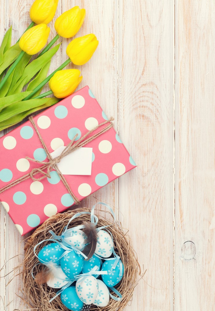 Easter gift with tulips and eggs in a nest